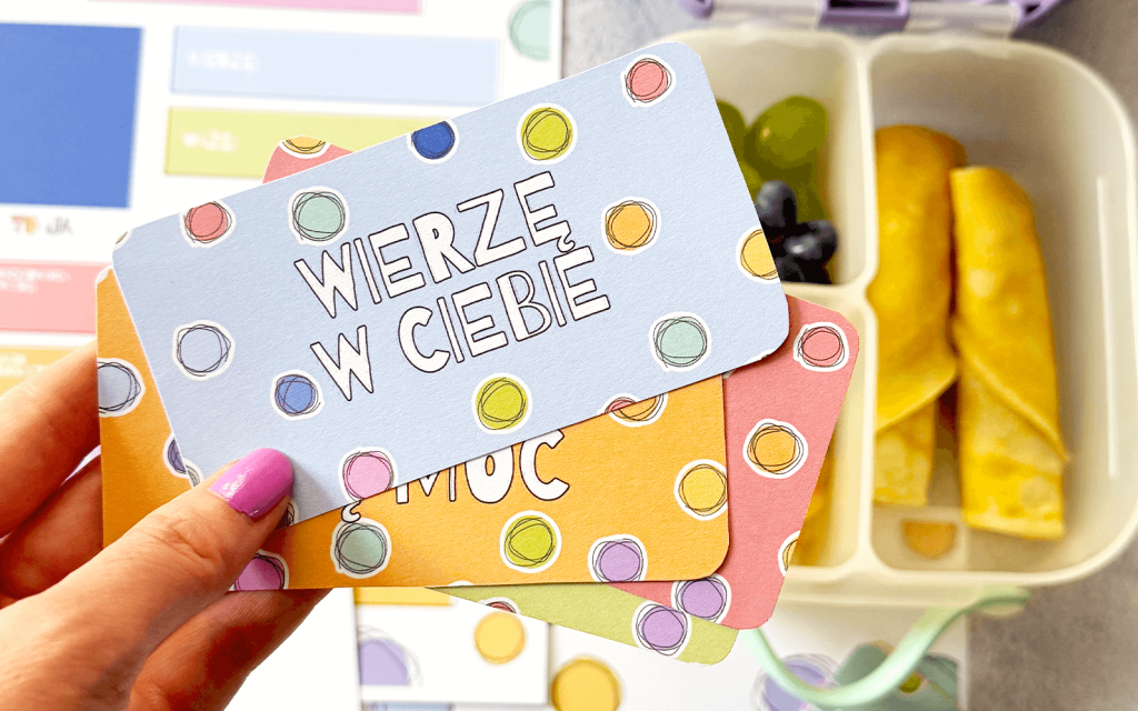 Darmowe kropkowe grafiki szkolne 2025 - darmowe karteczki do śniadaniówki