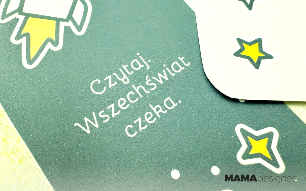Tekst z granatowej zakładki mówiący: "Czytaj. Wszechświat czeka."
