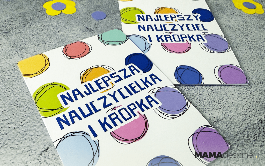 Zbliżenie na kolorowe kartki na Dzień Nauczyciela z kropkowym tłem i napisem w stylu retro