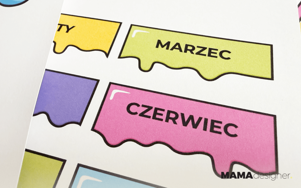 Plansze edukacyjne dla dzieci do druku - zbliżenie na nazwy miesięcy.